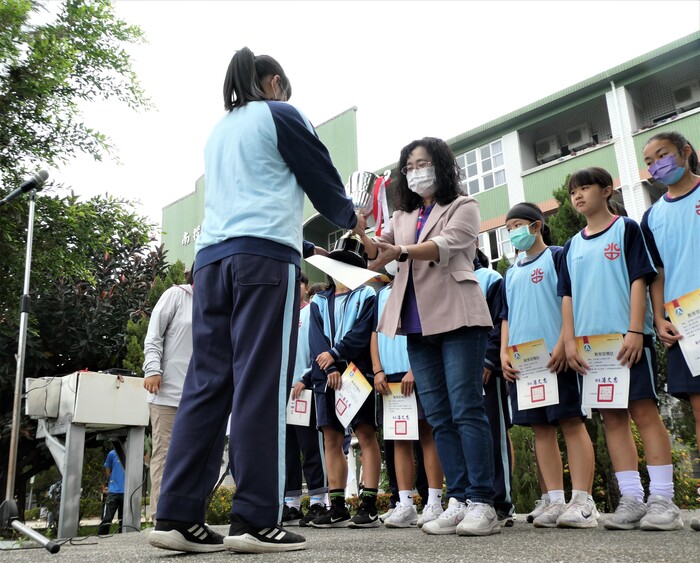 本校足球隊榮獲111學年度中等學校足球聯賽5人制國女組全國第三名