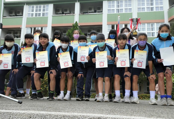 本校足球隊榮獲111學年度中等學校足球聯賽5人制國女組全國第三名