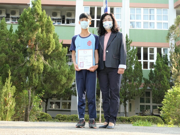 翁與潔同學榮獲111學年度第15屆全國中等學校定向越野錦標賽暨全國排名賽國中男子組第一名